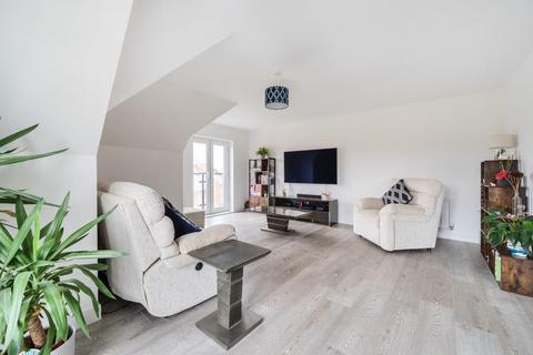 Flat 5, 17 Brooks Drive, Ryarsh, West Malling, ME19 5GS