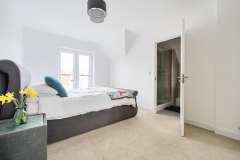 Flat 5, 17 Brooks Drive, Ryarsh, West Malling, ME19 5GS