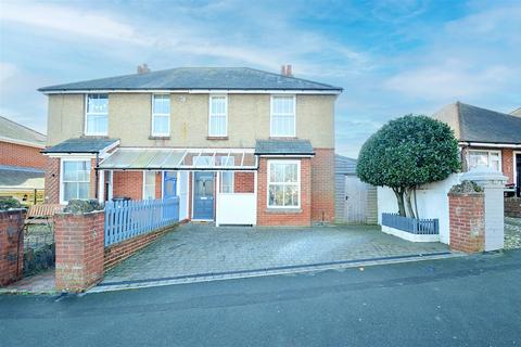 4 bedroom semi-detached house for sale - IDEAL FAMILY HOME * SHANKLIN