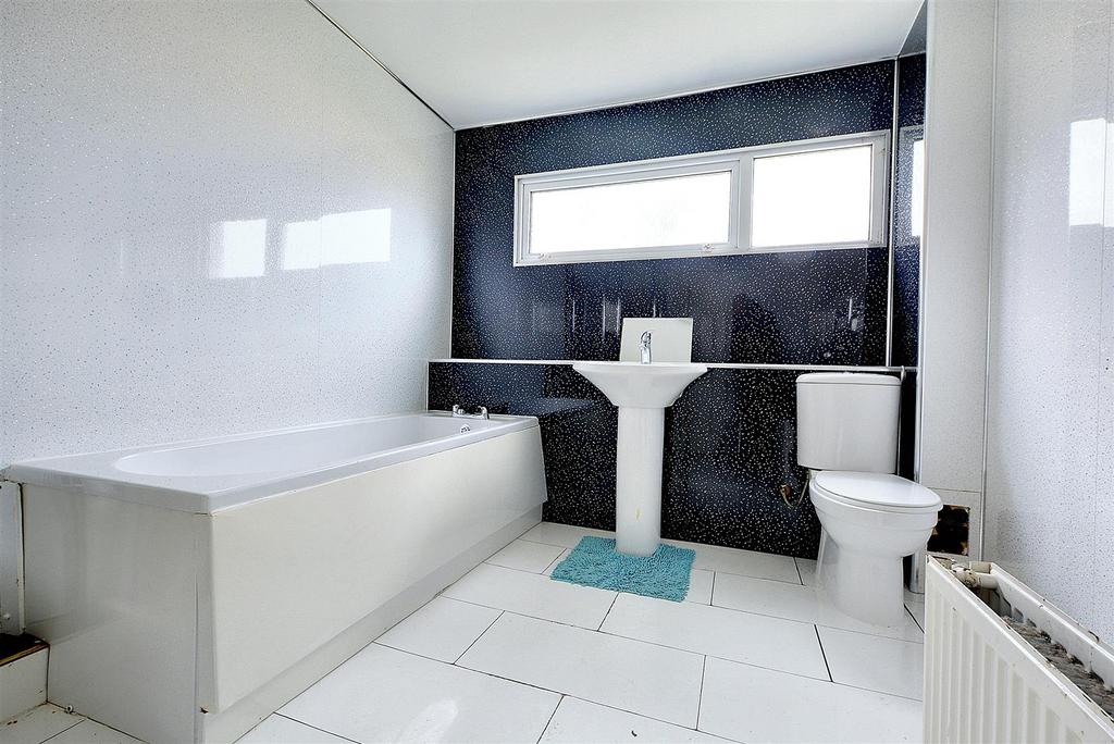 Bathroom 1.jpg