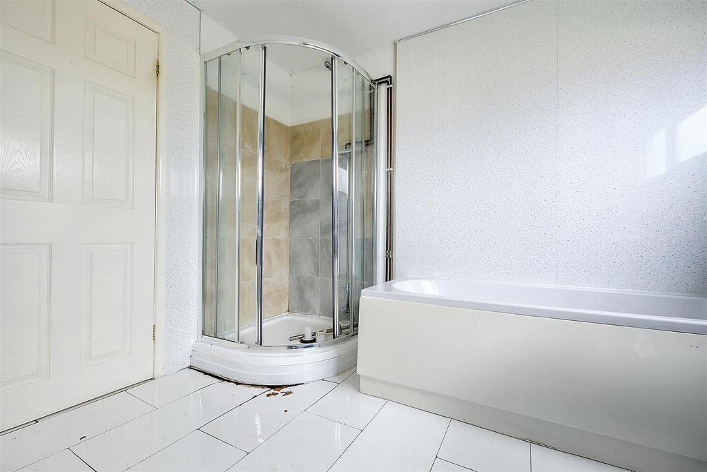 Bathroom 2.jpg