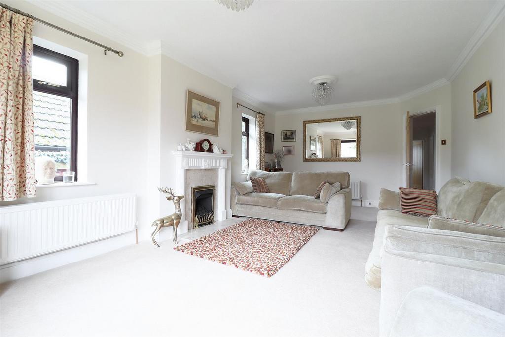 The Stray, South Cave 3 bed detached bungalow for sale £365,000