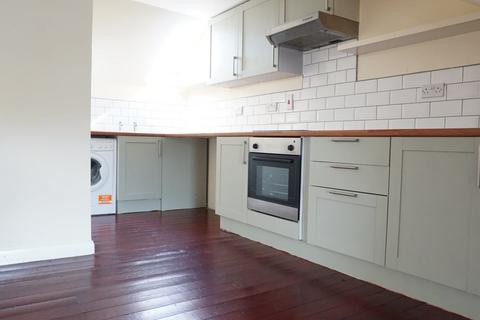 2 bedroom flat to rent, Flat C, 4 Westcott Street, Hull, HU8 8LR