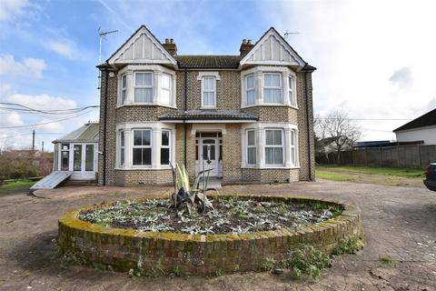 5 bedroom detached house for sale, Eversley Road, Bowers Gifford