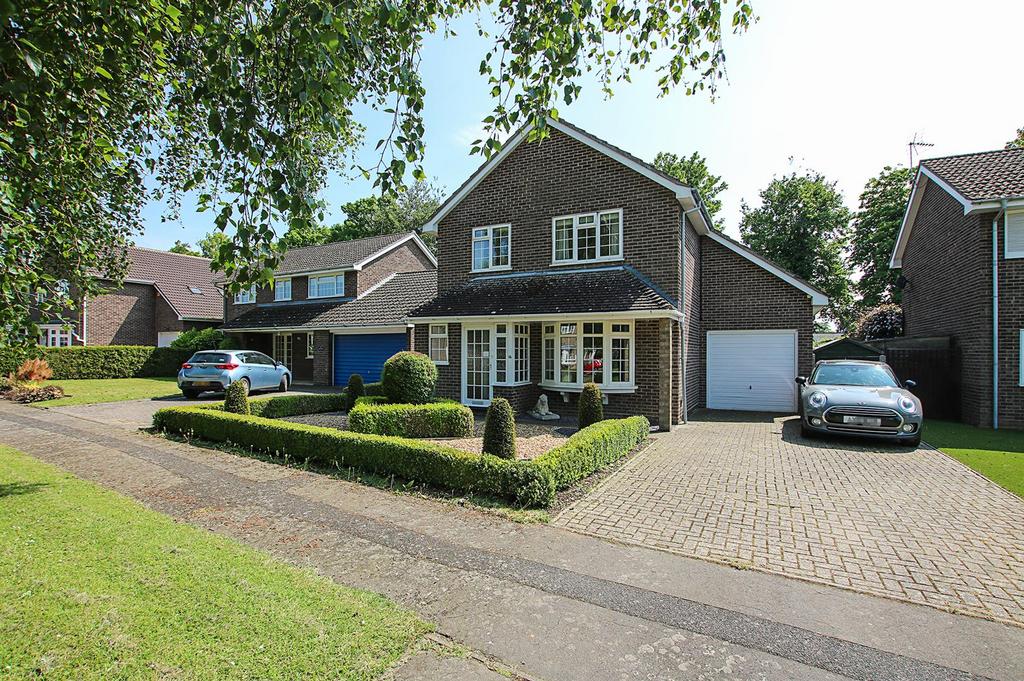 Malcolm Way, Newmarket CB8 4 bed detached house for sale £535,000