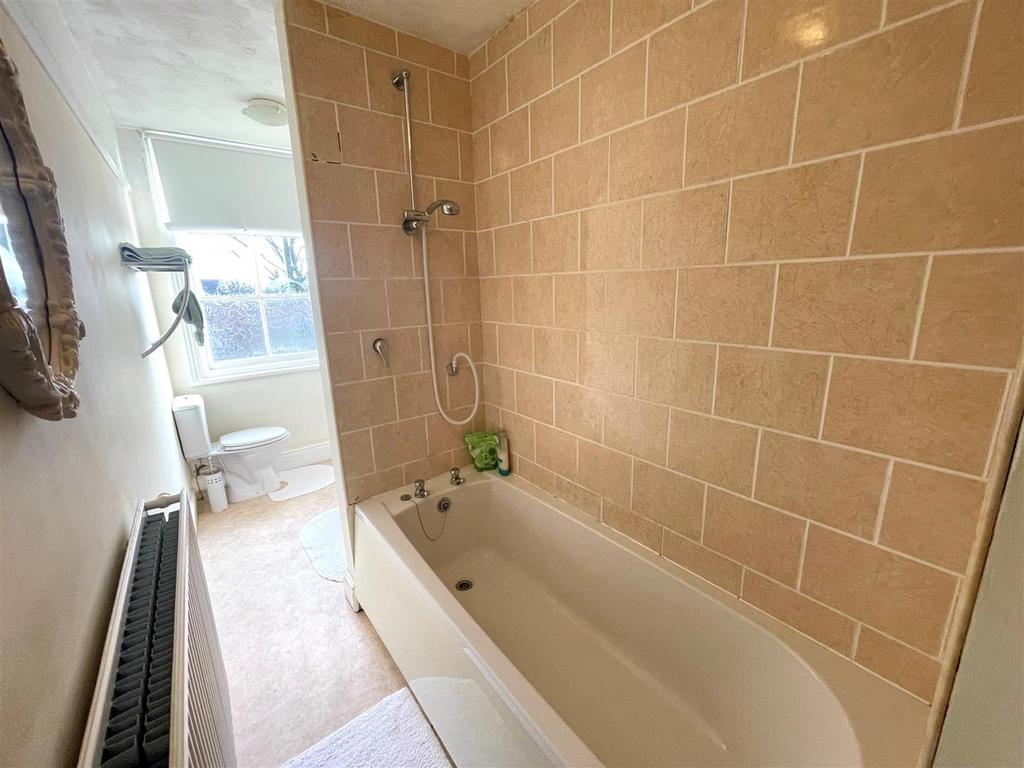 Bed two en suite