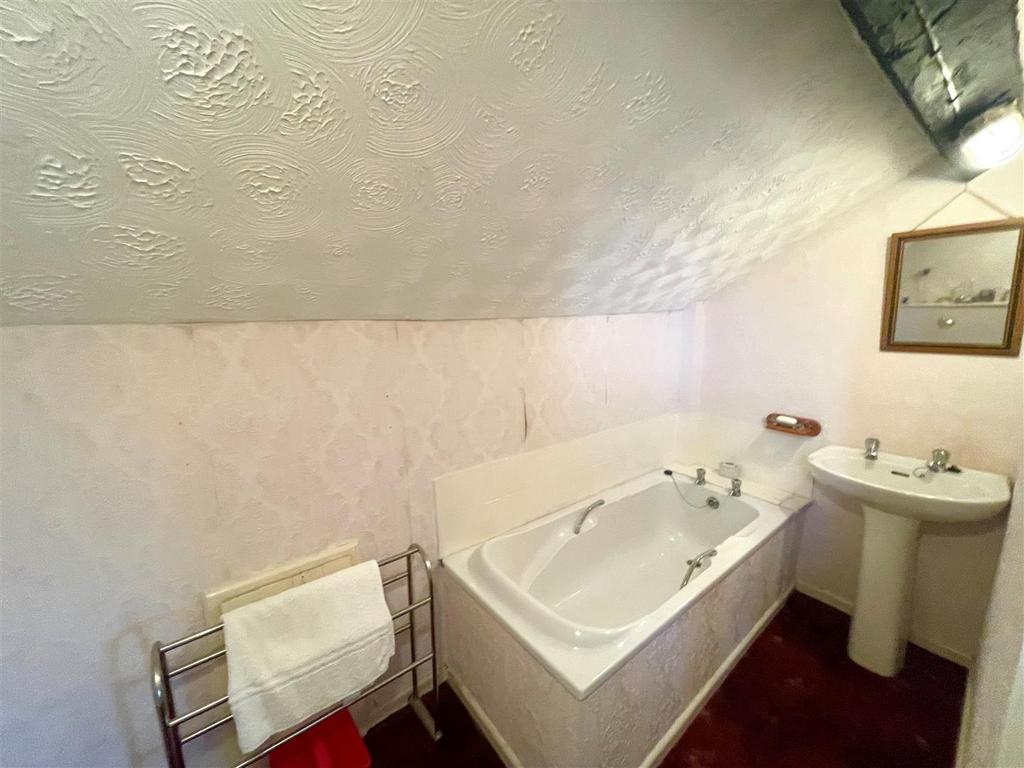 Bed one en suite
