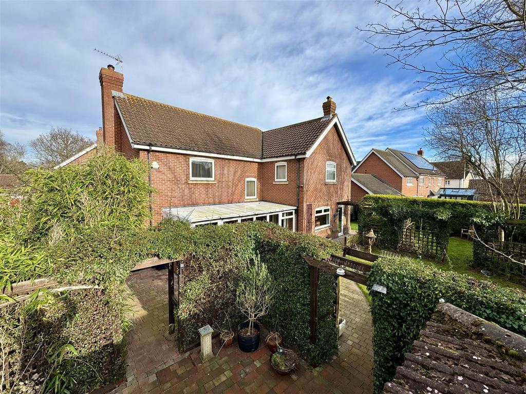 Bucklesham Road, Ipswich IP3 4 bed detached house for sale £725,000