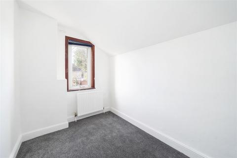 3 bedroom terraced house to rent, Cresswell Road, London