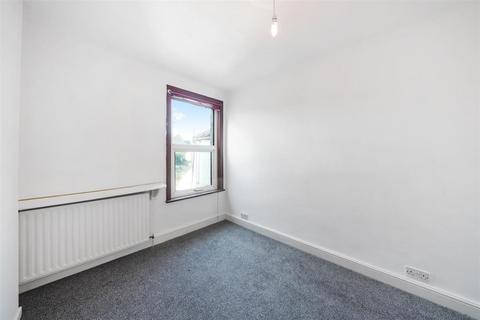 3 bedroom terraced house to rent, Cresswell Road, London