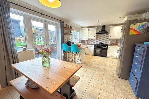 3 bedroom terraced house for sale, Elizabeth Drive, Tring HP23