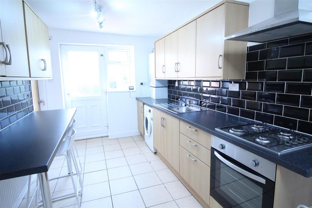*£115ppw Excluding Bills * Western Boulevard, Nottingham 5 bed semidetached house to rent £