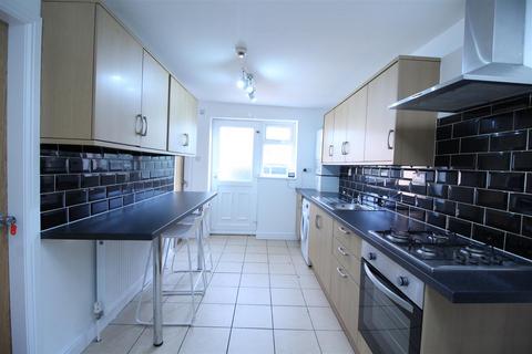 5 bedroom semi-detached house to rent, *£80ppw Excluding Bills * Western Boulevard, Nottingham