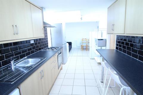 5 bedroom semi-detached house to rent, *£80ppw Excluding Bills * Western Boulevard, Nottingham