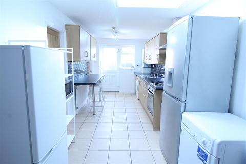 undefined, *£128pppw incl bills + two free large Papa John’s pizzas weekly (T+C’s apply)* Western Boulevard, Nottingham