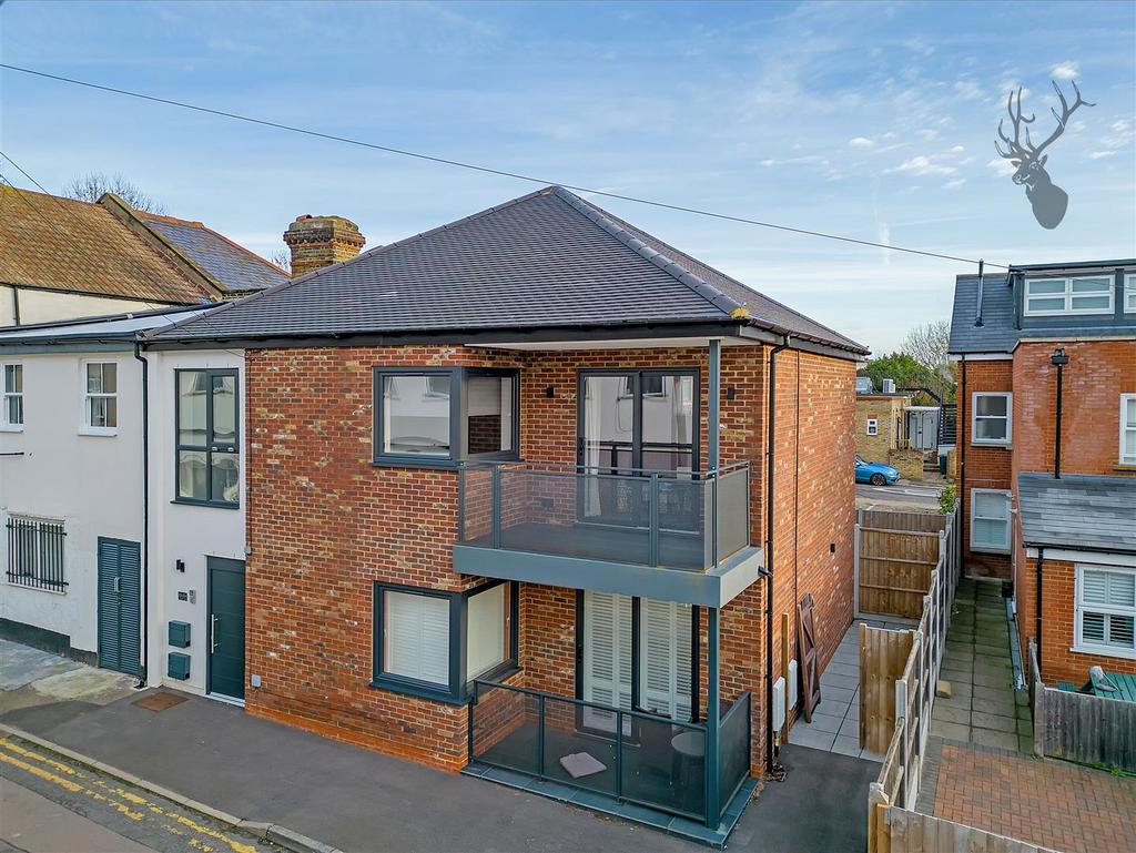 Cart Lane, Chingford E4 1 bed property for sale £375,000
