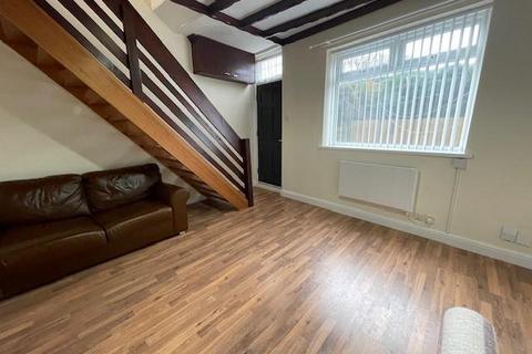 2 bedroom terraced house to rent, Kings Terrace, Gateshead