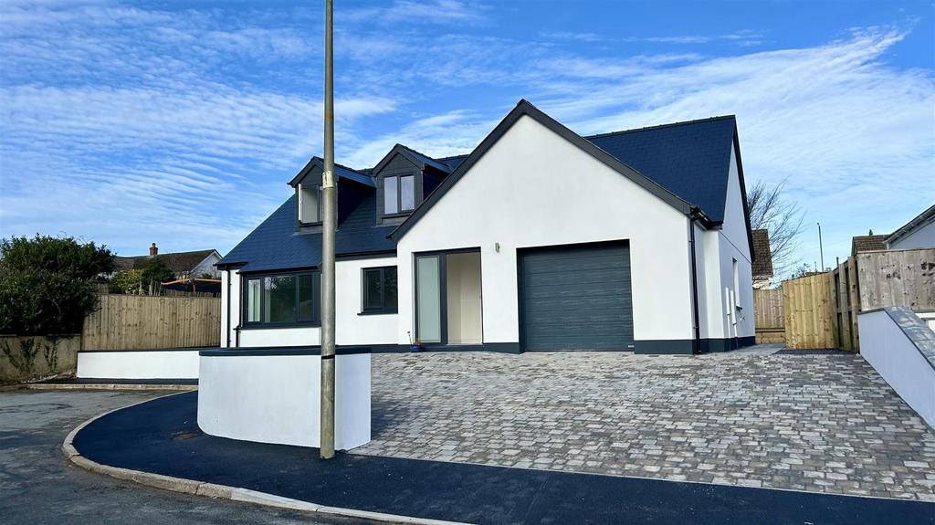 Ruther Park, Haverfordwest 3 bed detached bungalow for sale £400,000