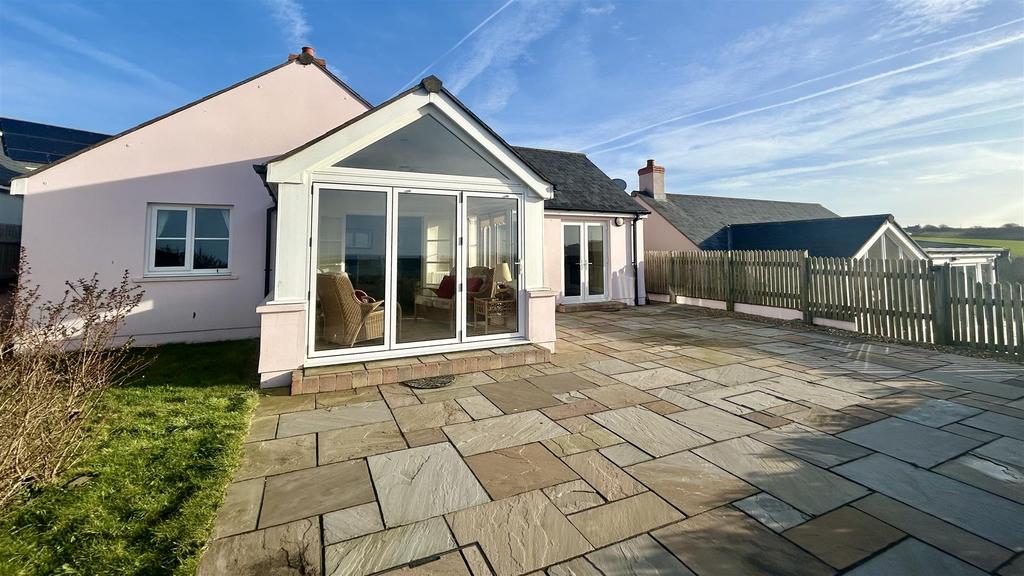 Swanswell Close, Broad Haven, Haverfordwest 3 bed detached bungalow for