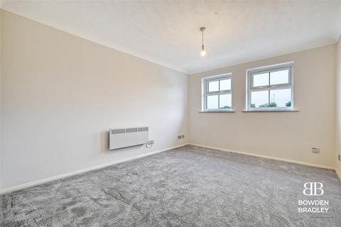 17 Maple Close, Ilford, IG6 3JB