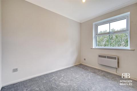 17 Maple Close, Ilford, IG6 3JB