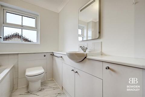 17 Maple Close, Ilford, IG6 3JB