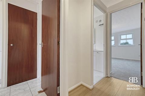 17 Maple Close, Ilford, IG6 3JB