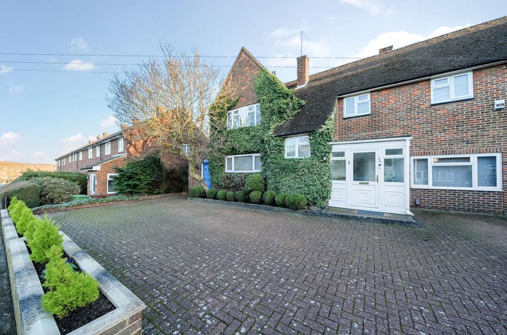 Gateshead Road, Borehamwood WD6 4 bed semidetached house for sale £