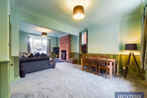 4 bedroom semi-detached house for sale - Horsforth Avenue, Bridlington