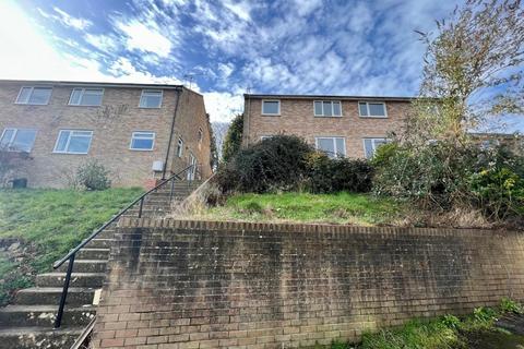 72 Everlands, Cam, Dursley, GL11 5NL
