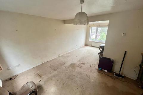 72 Everlands, Cam, Dursley, GL11 5NL