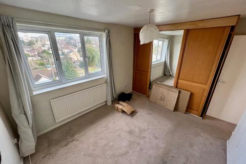 72 Everlands, Cam, Dursley, GL11 5NL