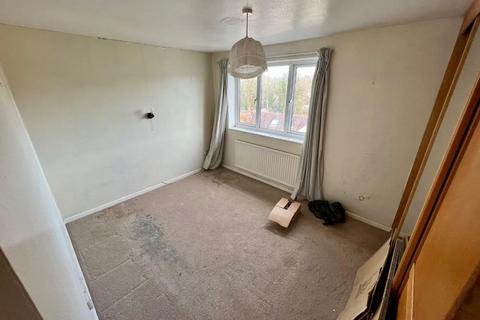 72 Everlands, Cam, Dursley, GL11 5NL