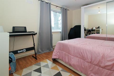 2 bedroom flat for sale, Heybourne Road, London