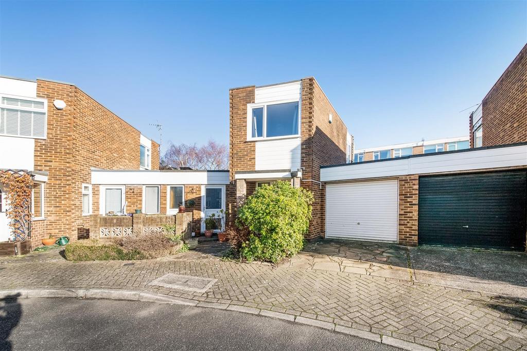 Ashdown Close, Beckenham 3 bed link detached house for sale £645,000
