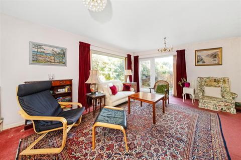 7 Ashdown Close, Beckenham, BR3 6TJ