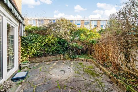 7 Ashdown Close, Beckenham, BR3 6TJ