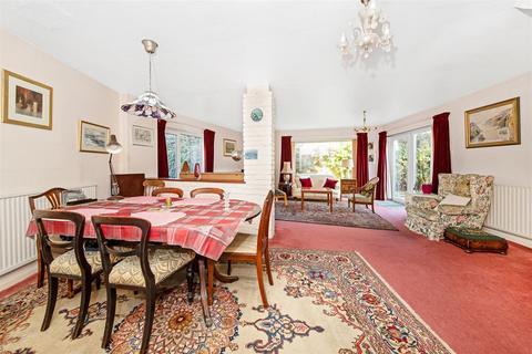 7 Ashdown Close, Beckenham, BR3 6TJ