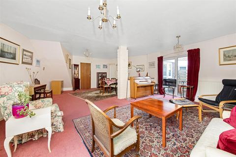 7 Ashdown Close, Beckenham, BR3 6TJ