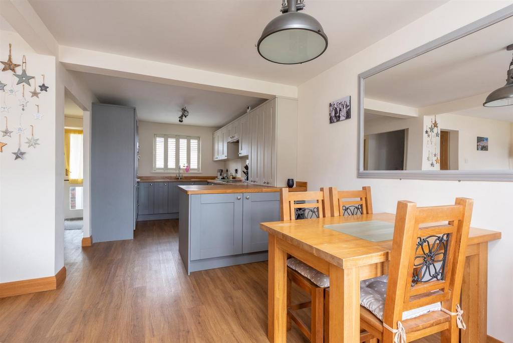 Falkland Road, Basingstoke RG24 3 bed end of terrace house for sale £