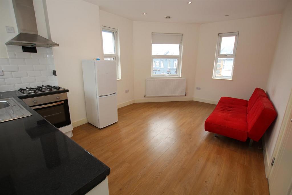 New Zealand Road, Gabalfa, Cardiff 1 bed apartment to rent £700 pcm
