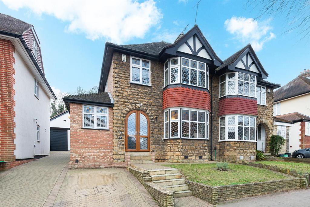 Oak Tree Gardens, Bromley 3 bed semidetached house for sale £650,000