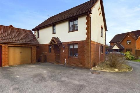 4 bedroom detached house for sale, Waterton Close, Hucclecote, Gloucester