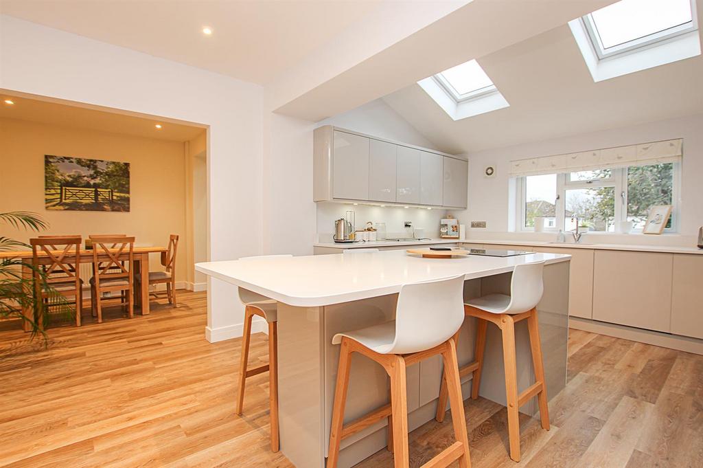Rowley Drive, Newmarket CB8 3 bed semidetached house for sale £350,000