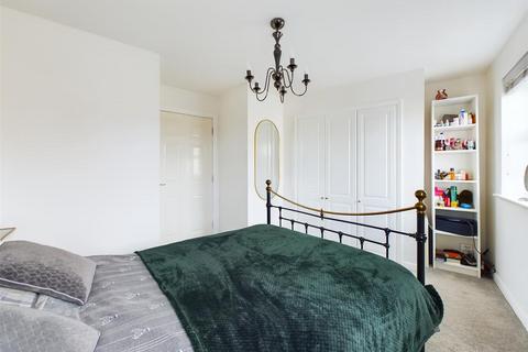25 Watermint Drive, Tuffley, Gloucester, GL4 0SZ