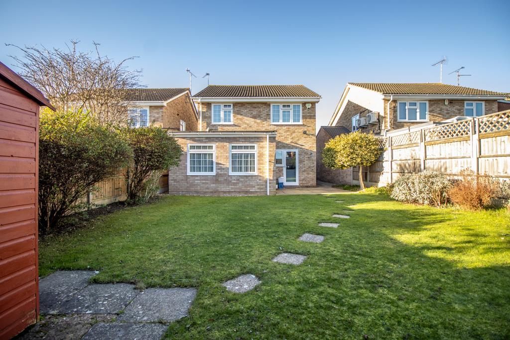 Aylesbeare, Shoeburyness SS3 4 bed detached house £550,000