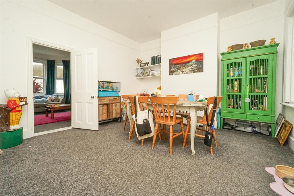 25 Eversley Road (38) Alto.jpg