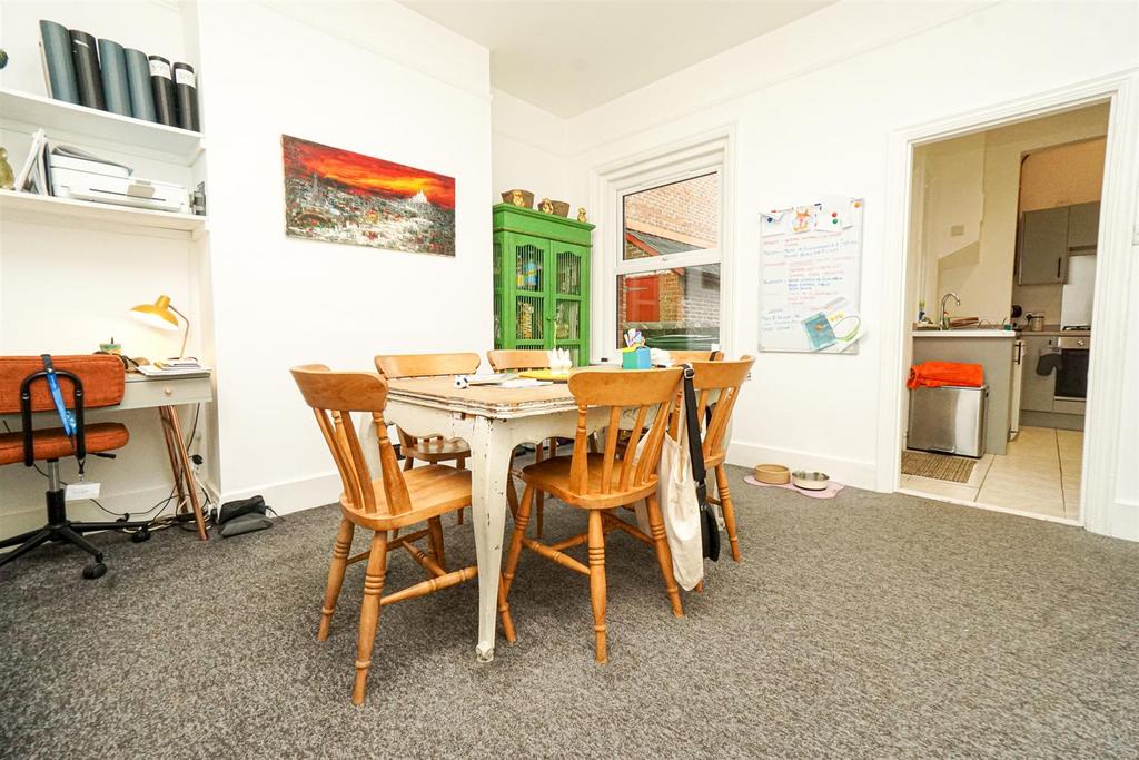 25 Eversley Road (45) Alto.jpg