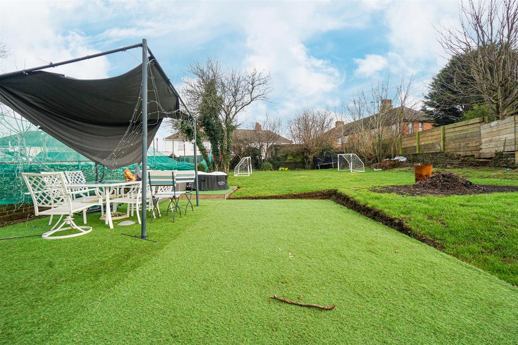 25 Eversley Road (71) Alto.jpg
