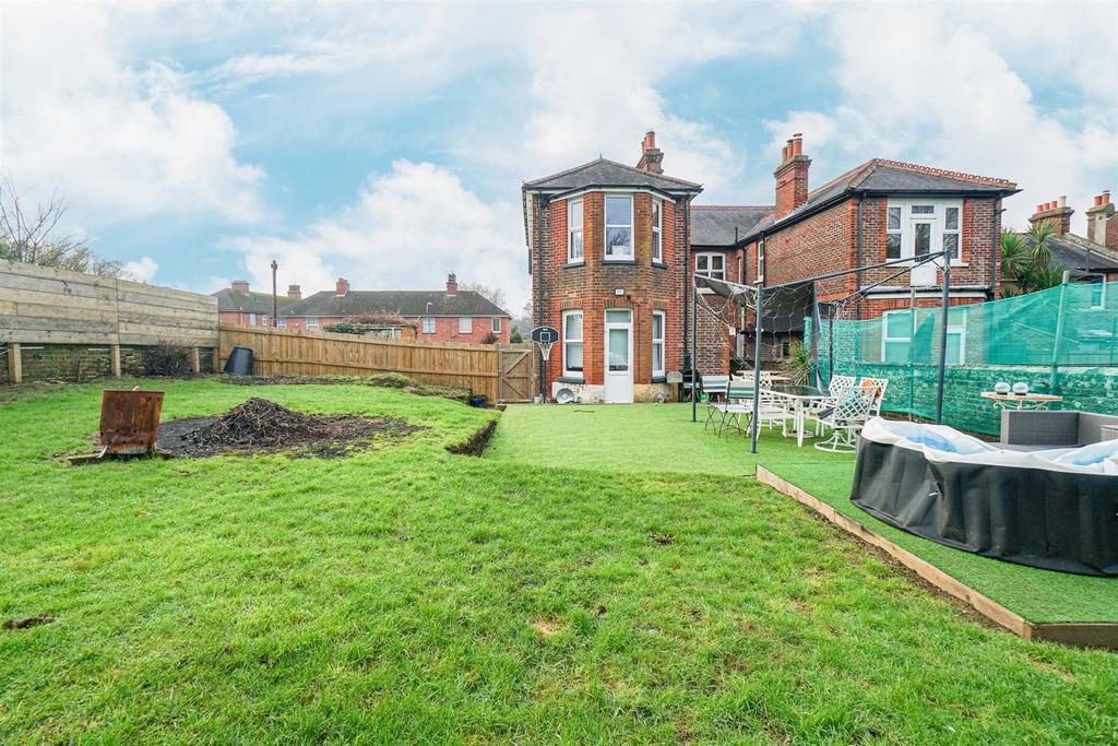 25 Eversley Road (12) Alto.jpg